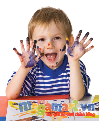 Bỏ qua một chút nếu bé đề bút màu lộn xộn hoặc làm đổ màu ra ngoài