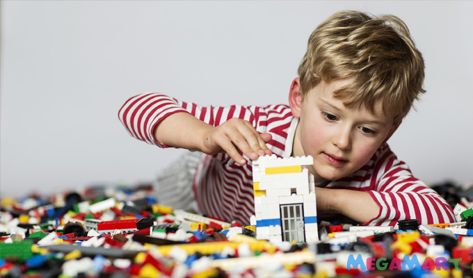 Đồ chơi lego - đồ chơi trung thu hot giúp bé thông minh