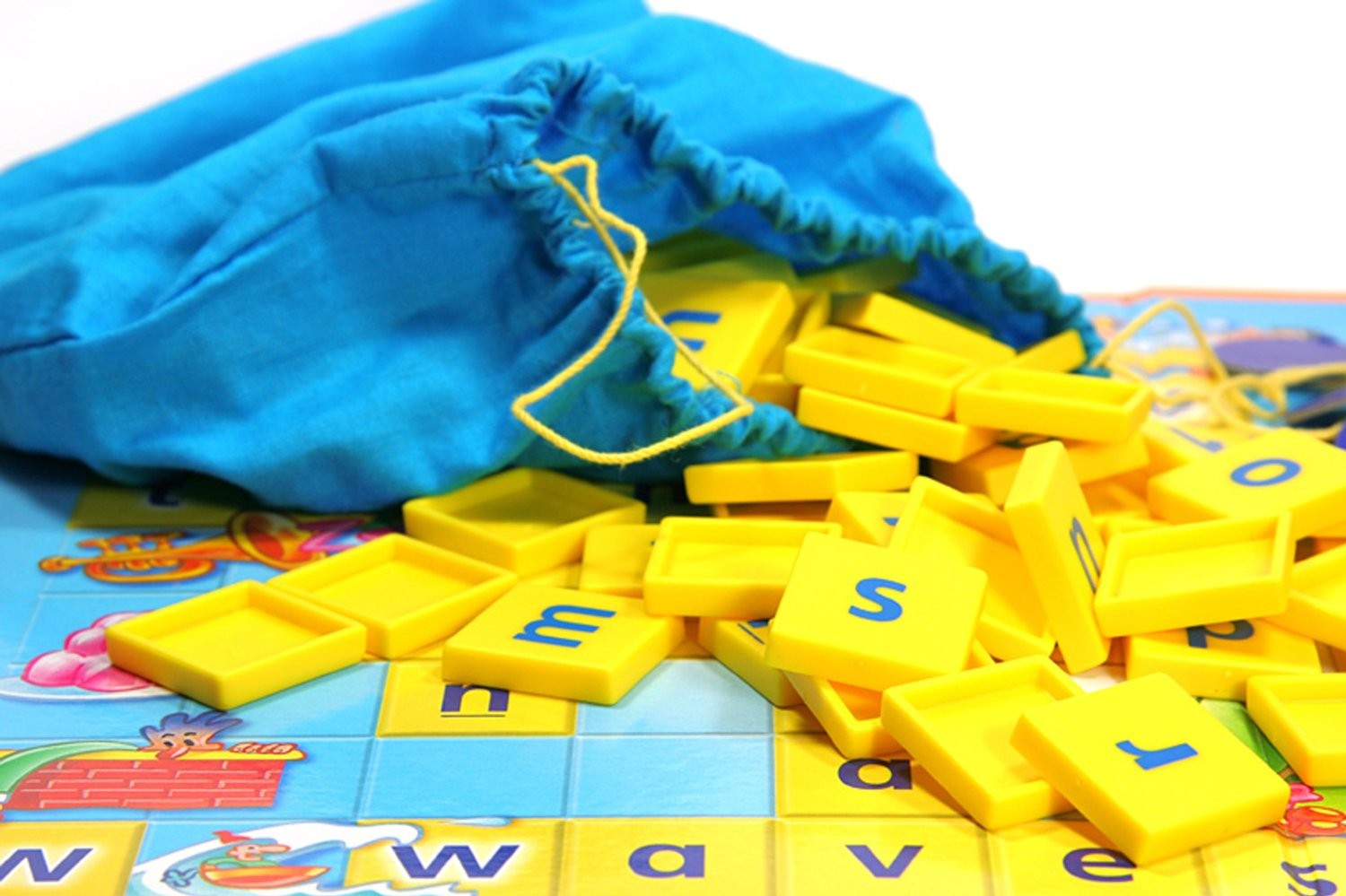Thiết kế ấn tượng của Mattel Games Scrabble tiếng Anh cơ bản