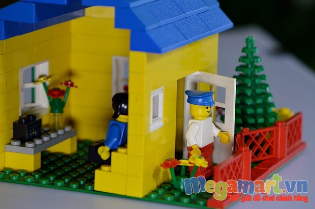 Đồ chơi xếp hình Lego là món đồ chơi thông minh nhiều trẻ em thích, bố mẹ nên đầu tư