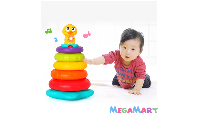 Bé sơ sinh thường được thu hút bởi những món đồ chơi phát nhạc, phát âm thanh