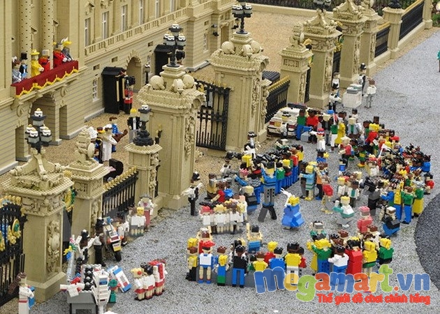 Sản xuất quá nhiều cũng là một trong những nguyên nhân khiến Lego gặp khó khăn