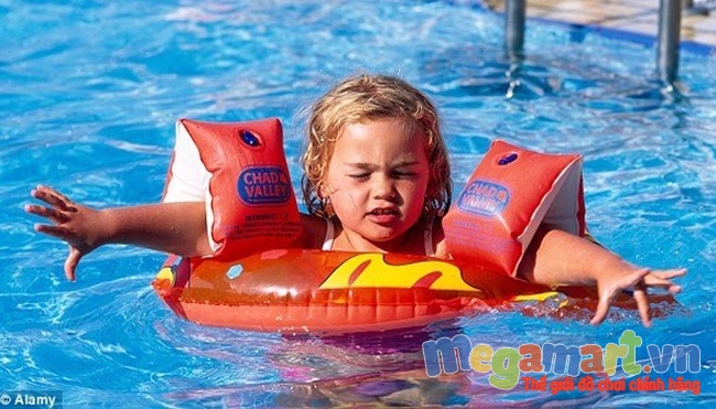 Các bệnh thường gặp khi cho bé tập bơi và cách phòng tránh 4