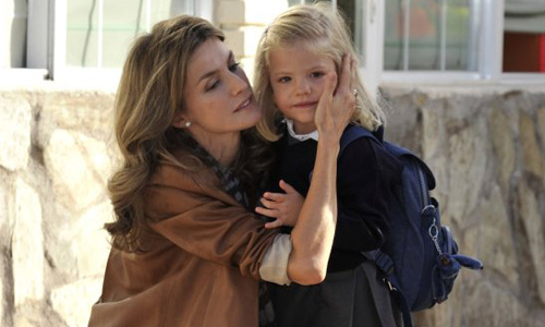 Công chúa Sofia được mẹ quan tâm và giáo dục từ nhỏ