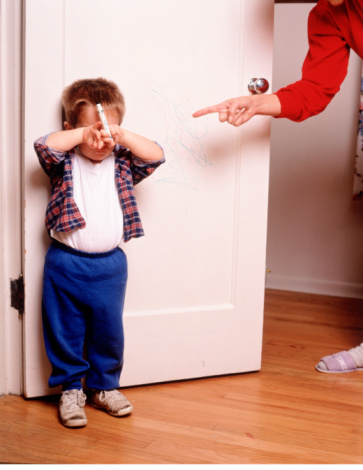 Cách kỷ luật bé phù hợp theo từng độ tuổi (0-2 tuổi) - Hình phạt với trẻ ở tuổi này là bố mẹ có thể áp dụng hình thức "time out"