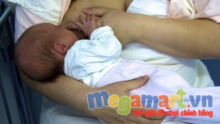 Bú mẹ lần đầu quan trọng với bé và không thể bỏ qua