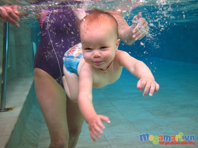 Những chú ý cần thiết khi dạy con học bơi 1