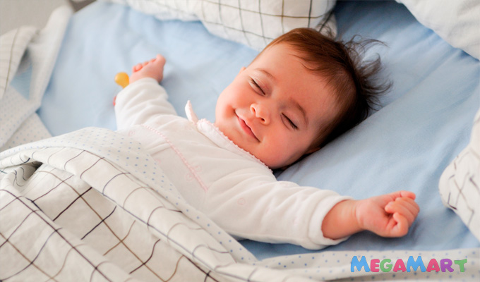 Mặc quần áo dài tay cho bé khi ngủ có điều hòa