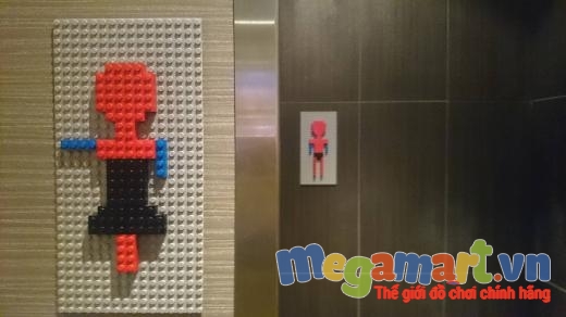 Biển chỉ dẫn WC bằng Lego thật độc đáo đúng không