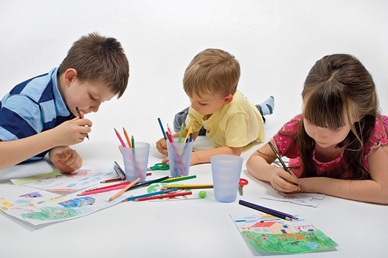Crayola Bộ bút lông mini, vở và sticker tô màu cho bé tha hồ sáng tạo