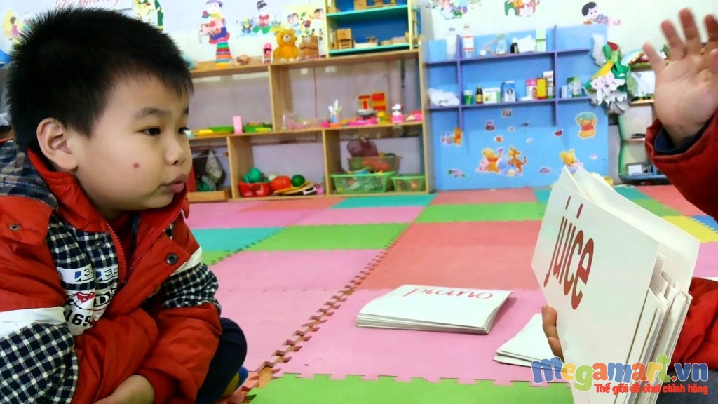 Dạy con theo phương pháp giáo dục Glenn Doman - Phương pháp này giúp trẻ ghi nhớ và có thể đọc chữ chính xác và nhanh nhạy