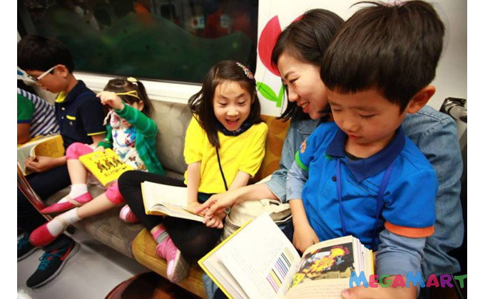 Dự án đọc sách trên tàu điện ngầm là dự án giúp người dân và trẻ em từ bỏ việc dán mắt vào điện thoại
