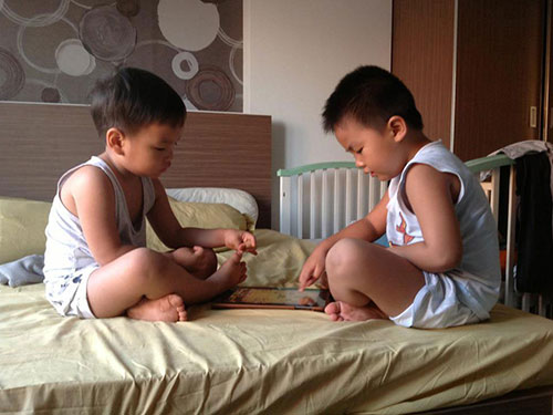 Trẻ con Việt Nam hay ganh đua, tị nạnh nhau từ cái nhỏ nhất