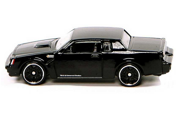 Đồ chơi xe Hot Wheels Fast & Furious Buick Grand National giúp phát triển kỹ năng cho bé