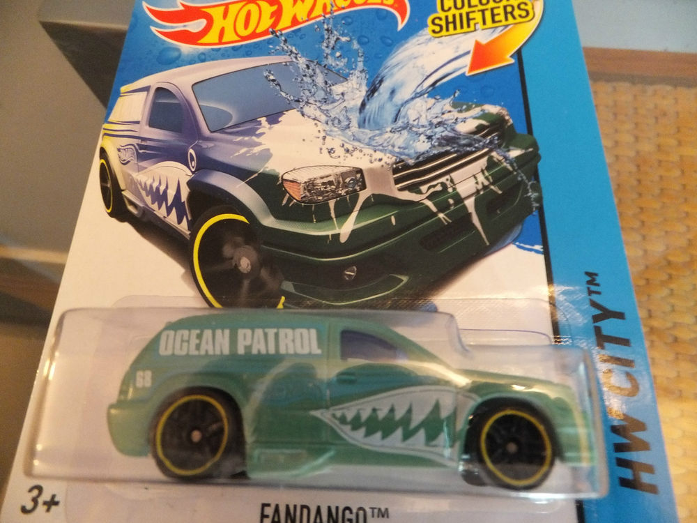Hot Wheels Xe đổi màu Fandango với mô hình nổi bật, thiết kế tinh tế