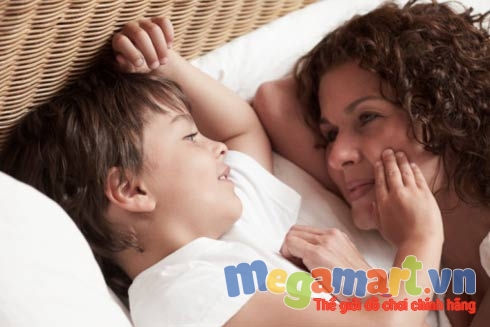 Con bỗng nói 'Con yêu mẹ' thật nhiều có thể là bé đã mắc lỗi gì đó