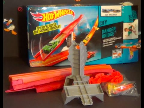 Hot Wheels Khám phá báu vật Danger Bridge với nhiều chi tiết thú vị cho bé chơi