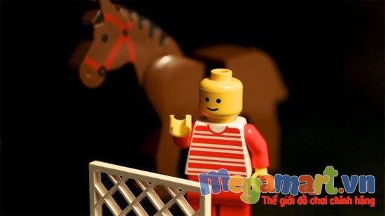 Mỗi nhân vật Lego Minifigures đều có lỗ nhỏ ở trên đầu