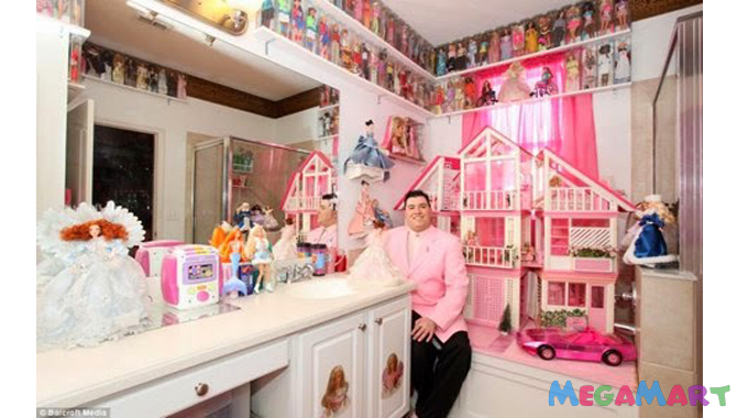 Bộ sưu tập còn đủ các mẫu ngôi nhà, ô tô, vật dụng và phụ kiện của búp bê Barbie