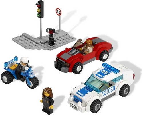 Tất cả các chi tiết trong Lego City 60042 - Rượt Đuổi Tốc Độ đều được làm từ nhựa ABS tuyệt đối an toàn