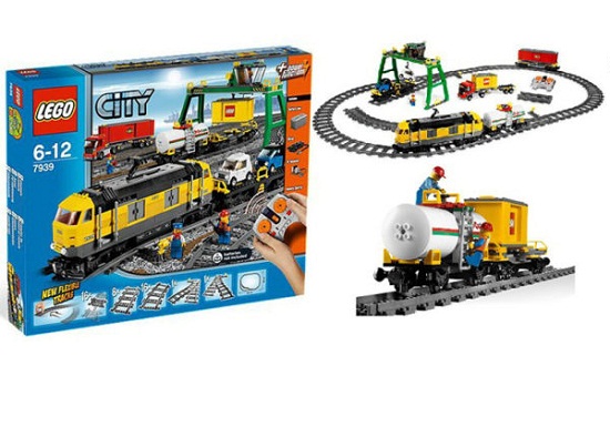 Các chi tiết có trong bộ xếp hình Lego City 7939 - Xe lửa chở hàng