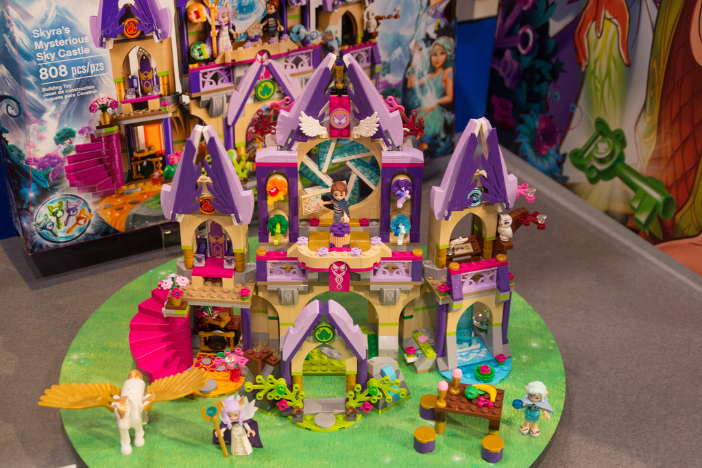 Bộ đồ chơi Lego Elves 41078 - Lâu đài Trên Không của Skyra đưa các bé đến xứ sở thần tiên huyền bí