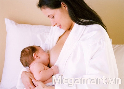 Bú sữa mẹ là bài học xúc giác đầu tiên của bé