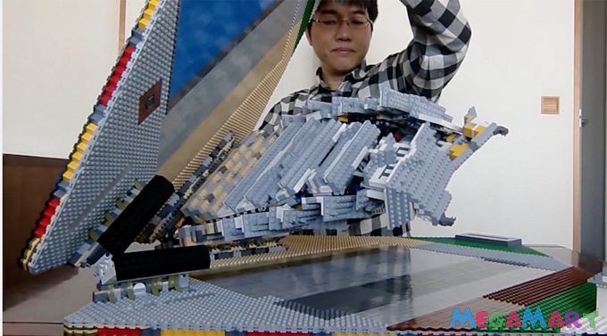 Không có chất kết dính được sử dụng trong cuốn sách kể cả khi mở ra