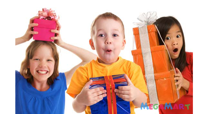 Bố mẹ tuy bận rộn cũng luôn cố gắng tặng món quà 1/6 ý nghĩa cho con mình