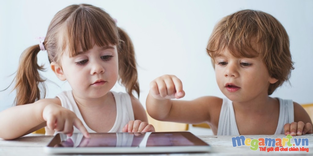 Thiết bị công nghệ ngày càng trở nên quen thuộc với trẻ con 