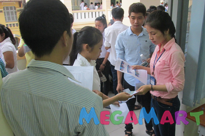 Thí sinh làm thủ tục tại cụm thi ngày 30/06/2016