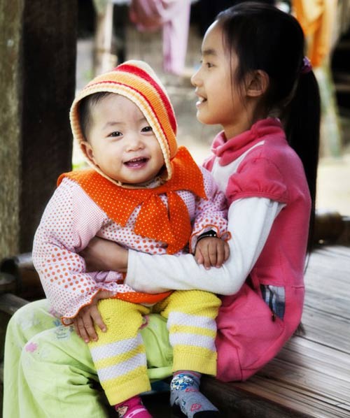 Ở Việt Nam, các bà mẹ thậm chí đóng bỉm cho con đến khi bé 2 tuổi
