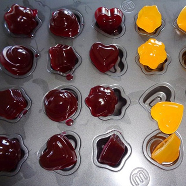 Gỡ thành phẩm khỏi khuôn trước khi sử dụng gelatin Gelatin – Cách sử dụng và một vài lưu ý khi sử dụng gelatin cach su dung va mot vai luu y khi su dung 5