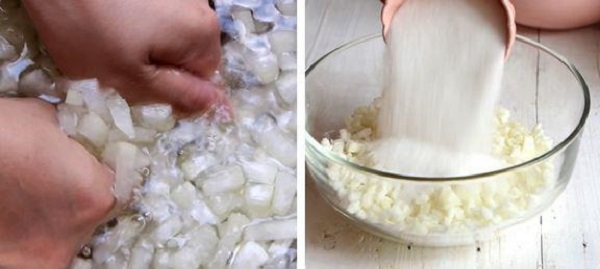 Cùi bưởi vắt qua nước rồi trộn cùng đường