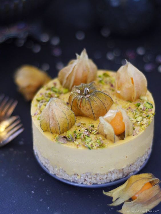 Quả tầm bóp trang trí bánh kem