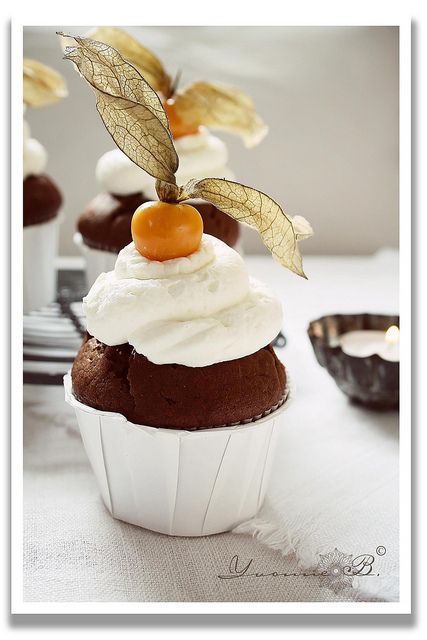 Quả tầm bóp trang trí bánh kem