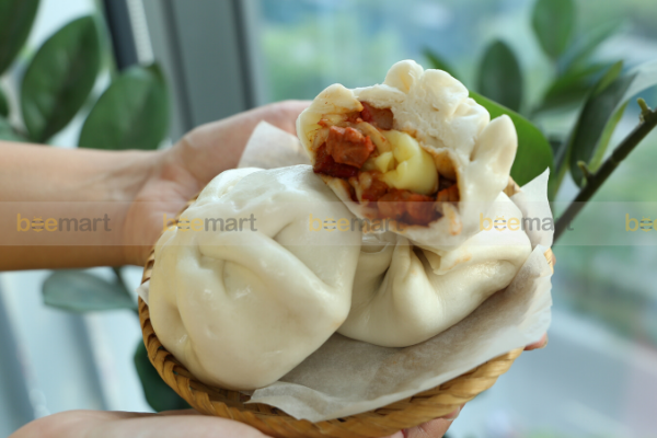 Cách làm bánh bao nhân thịt xá xíu phô mai bằng vỏ bánh bao cán sẵn