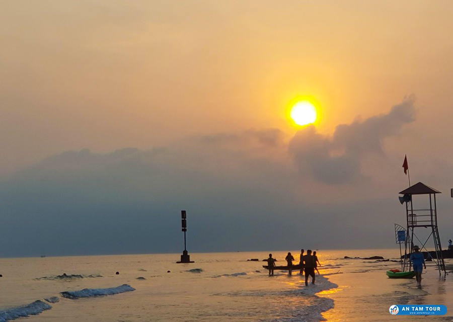 Bãi tắm Vàn Chảy
