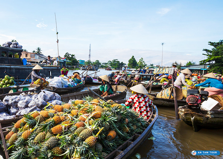 Chợ nổi Cái Bè