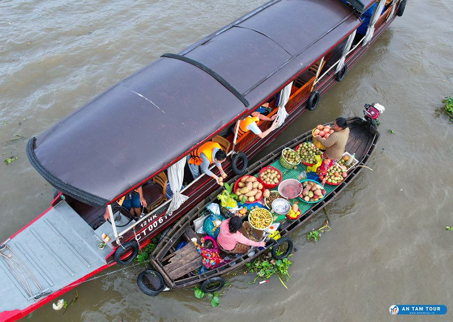 Chợ nổi Cái Bè