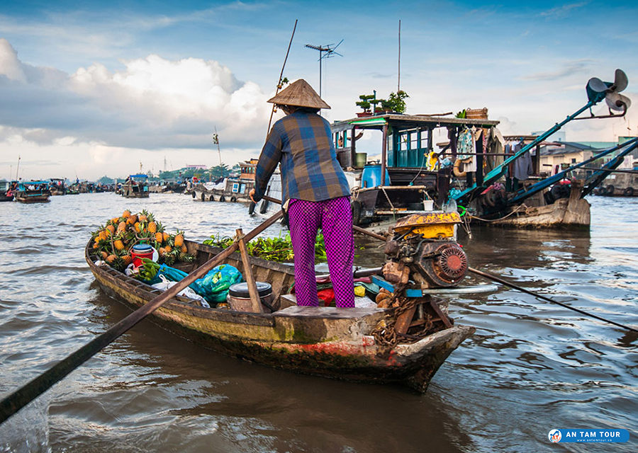 Chợ nổi Cái Bè