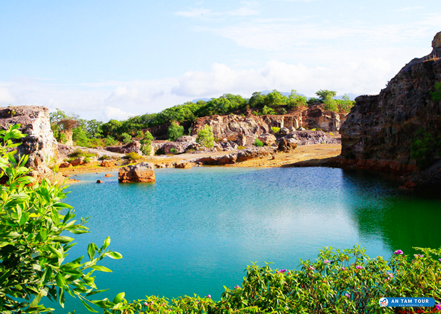 Hồ Đá Đồi Tà Pạ