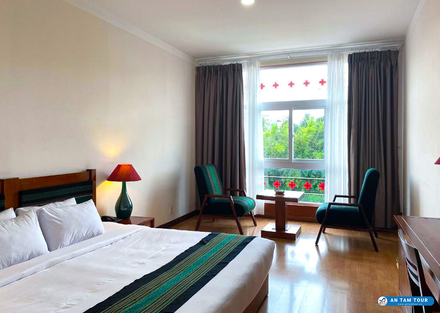 Khách sạn Dam San