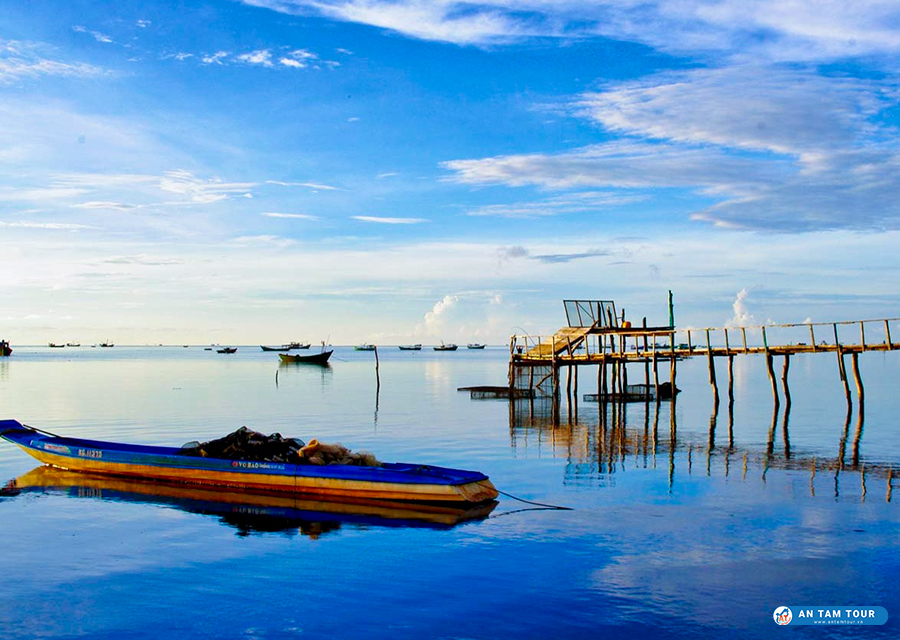 Làng chài Hàm Ninh