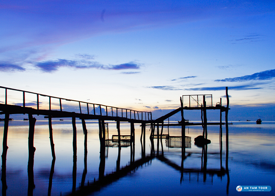 Làng chài Hàm Ninh