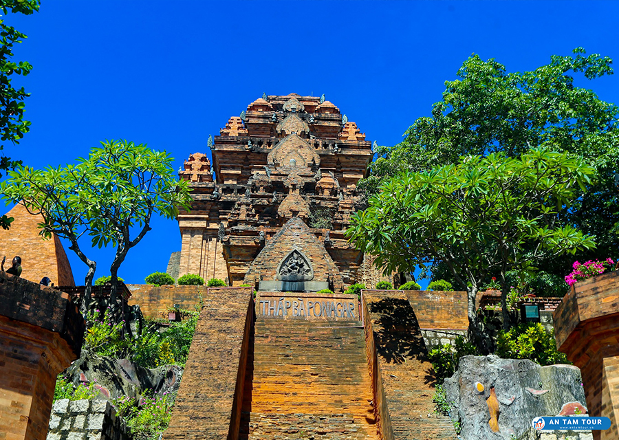 Tháp bà Ponagar