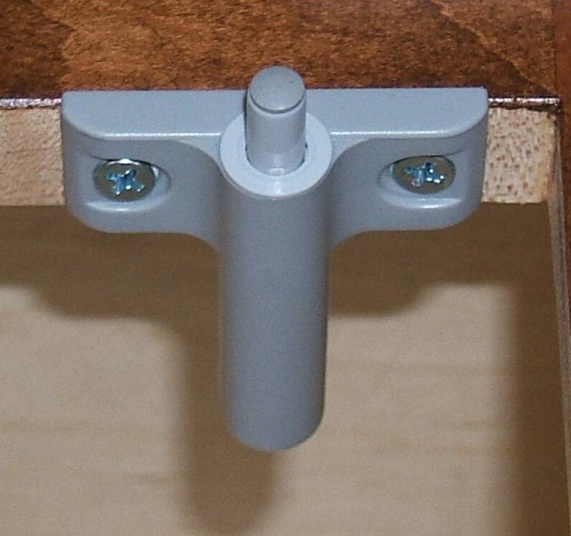 Chốt giảm chấn đi kèm với bản lề bật