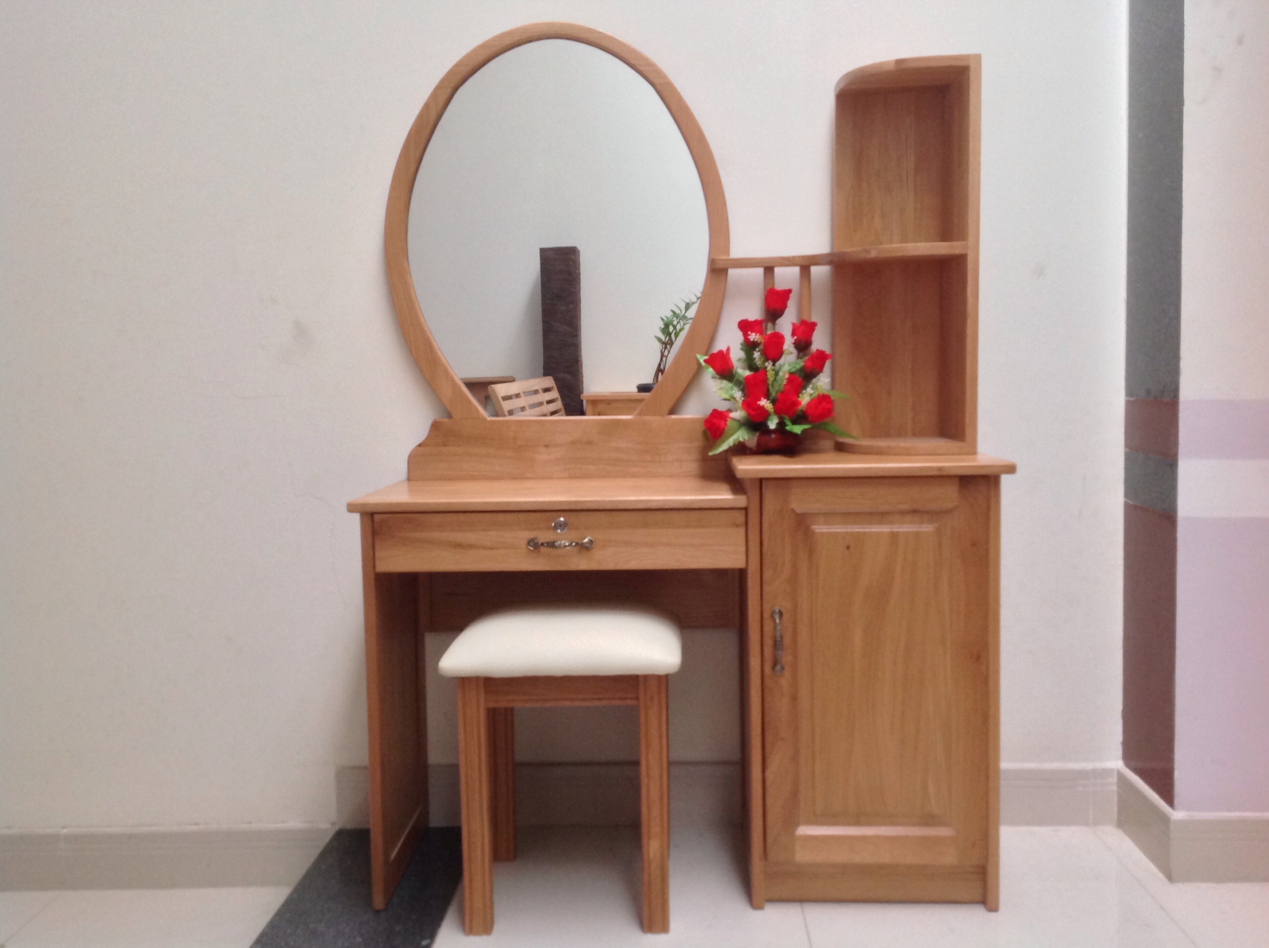 Bàn trang điểm đẹp được nhiều chị em phụ nữ lựa chọn