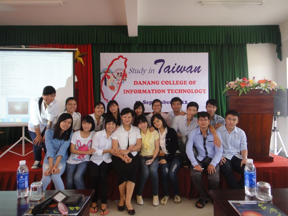 GS Teresa đóng góp  rất lớn cho giáo dục Việt Nam - Đài Lona