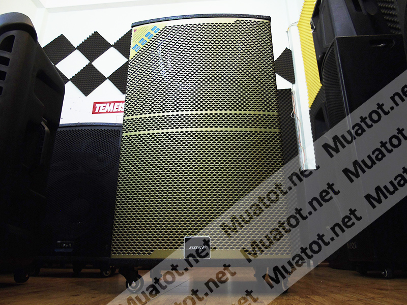 Loa kéo có màn hình cảm ứng Bose KT-8815